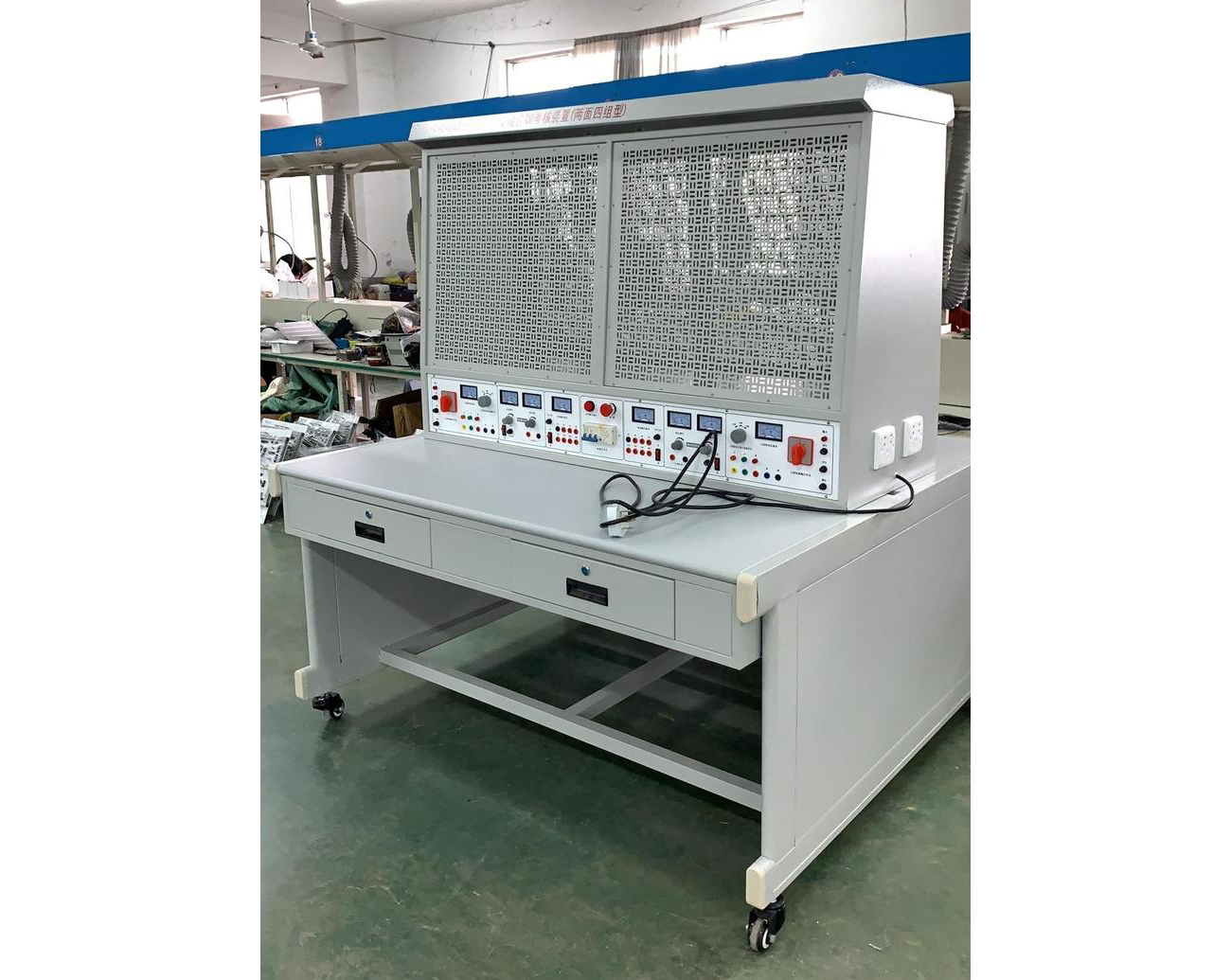 4工位網(wǎng)孔型電工實訓(xùn)臺